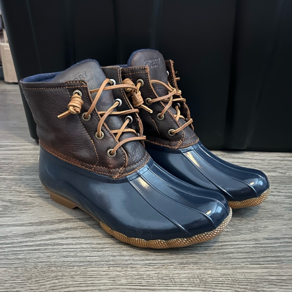 Woman’s Size 7 Sperry Duck Boots